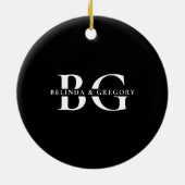 白黒エレガントモノグラムイニシャル結婚ズ セラミックオーナメント (裏面)