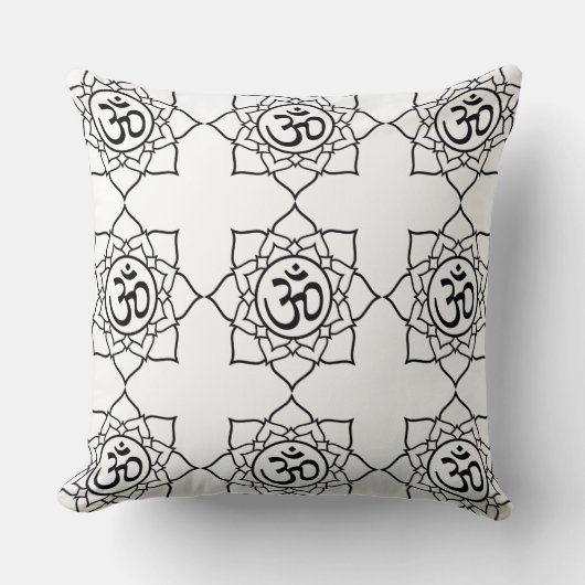 白黒オムヨガマンダラピロー絵を描ブ クッション (正面)