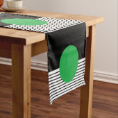 白黒カラーブロックと緑の円 ショートテーブルランナー (インサイチュ)
