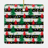 白黒クリスマス雪ストライプ雪の赤い緑の木 セラミックオーナメント (裏面)