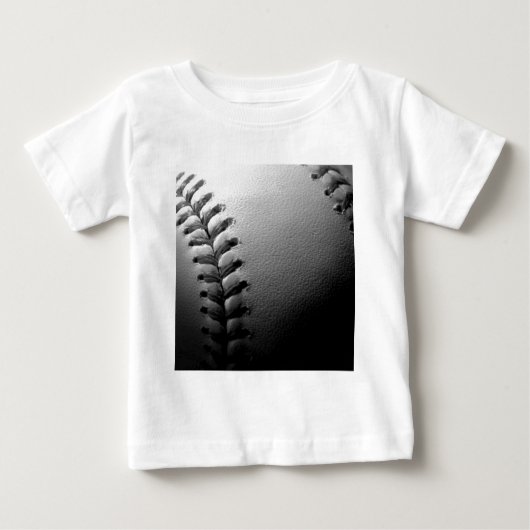 白黒クローズアップ野球 ベビーTシャツ (正面)