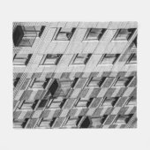 白黒コンクリート建物 フリースブランケット (正面(横))