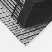 白黒コンクリート建物 フリースブランケット (角)