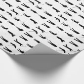 白黒ゴルフはゴルファーの男性ゴルフをポーズする ラッピングペーパー (角)