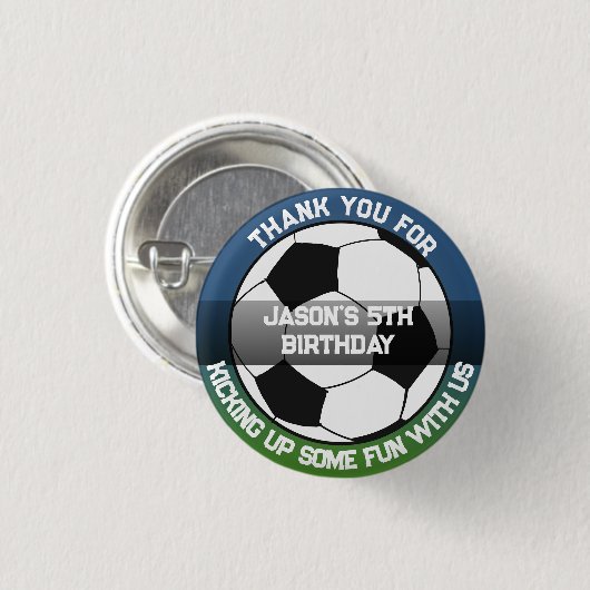 白黒サッカーフットボール誕生日の好意 缶バッジ (正面&裏面)