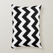 白黒シェブロンのジグザグ形のアクセントの枕- アクセントクッション (正面(垂直))