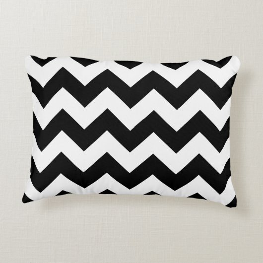 白黒シェブロンのジグザグ形のアクセントの枕- アクセントクッション (裏面)