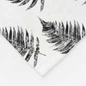 白黒シダの葉のプリントパターン フリースブランケット (角)