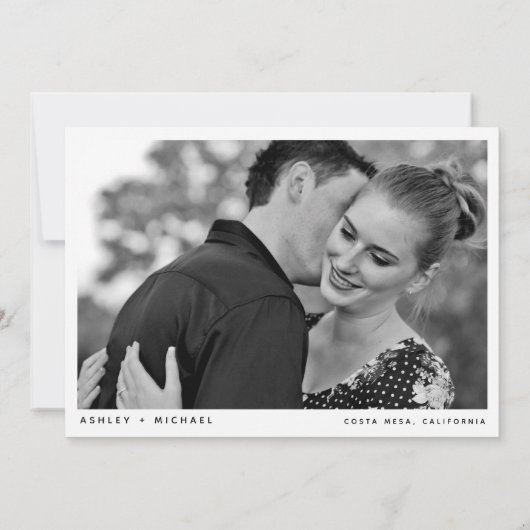 白黒シンプルフォトタイポグラフィ日付の保存 セーブザデート (裏面)