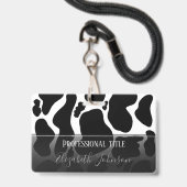 白黒シンプル牛斑動物 バッジ (正面（ネックストラップ付）)