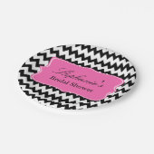 白黒ジグザグとホットピンクブライダルシャワー ペーパープレート (アングル)