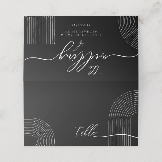 白黒スクリプトフォントのジオメトリックシーティング プレイスカード (外部開封)