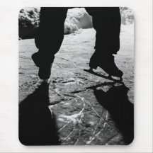 白黒スケートのシルエット