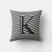 白黒スタイリッシュシェブロンストライプモノグラムカスタム クッション (裏面)