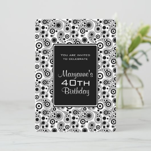 白黒スタイリッシュペイズリースタイル誕生日 招待状 (スタンド正面)