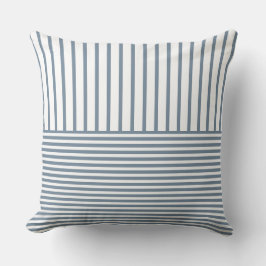 白黒ストライプの クッション