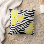 白黒ゼブラパターン+黄色のバラ クッション (ブランケット)