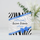 白黒ゼブラ、印刷された青いリボンSweet 16 招待状 (スタンド正面)