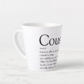 白黒タイポグラフィのいとこ定義 カフェラテマグ (左アングル)