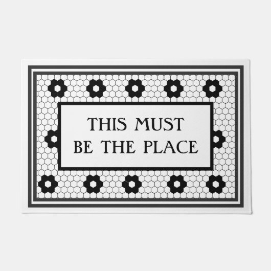 白黒タイルデザインが場所でなければならない ドアマット (正面)