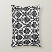 白黒ダマスク織の背部が付いている赤い"S"の枕 アクセントクッション (正面(垂直))