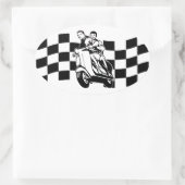 白黒チェックスクーターのライダー 楕円形シール (バッグ)