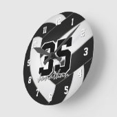 白黒チームカラープレイヤー名バレーボール ラウンド壁時計 (傾斜)