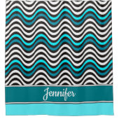 白黒ティール(緑がかった色)幾何学的な海の波モノグラム名 シャワーカーテン (正面)