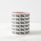 白黒デザインXOXOのマグ ツートーンマグカップ (中央)