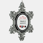 白黒トランプのポーカーチップ初めてのクリスマスミスター&ミセス スノーフレークピューターオーナメント (左)