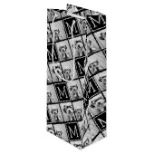 白黒トレンディーフォトコラージュとモノグラム ワインギフトバッグ (正面アングル)