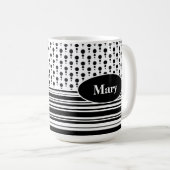 白黒ドットパターパーソナライズされたンおよびストライプ コーヒーマグカップ (正面右)