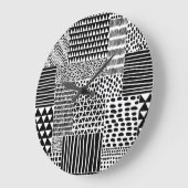 白黒ドードル：民族のシームレス ラージ壁時計 (傾斜)