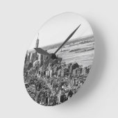 白黒ニューヨークシティスカイライン ラウンド壁時計 (傾斜)