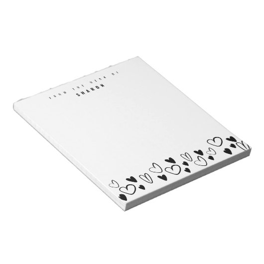白黒ハートのデスクからパーソナライズされた ノートパッド (アングル)