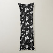 白黒バタフライイラストレーションパターンデザイン ボディピロー (裏面 (縦))