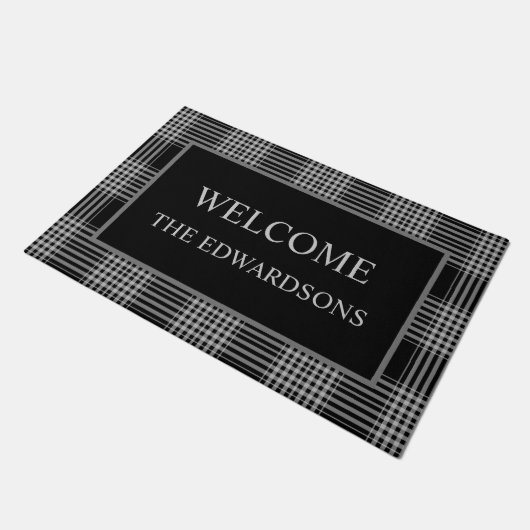 白黒バッファロープレイドウェルカムファミリー名 ドアマット (アングル)