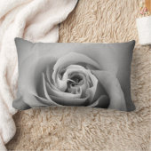 白黒バラ枕 ランバークッション (ブランケット)
