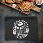 白黒パパパーソナライズされたBBQグリルファーザ キッチンタオル<br><div class="desc">白黒パパBBQ父キッチンタオルでパパのグリルパーソナライズされたエッセンシャルをアップグレード。これはキッチンタオルだけではないユニークよ。パパがBBQに対して好きであパーソナライズされたり祝、グリルでの彼の熟練度を高めているアクセサリーだ。実用的で感傷的なtouchのために彼の名前でそれをパーソナライズ。こ想像の黒と白のキッチンタオルに彼の名前が美しく刺繍されているのを見るたび感じに、あなたのパパがお洒落プライドするであろう。それは単なるタオルだけでなく、彼の料理のスキルとグリルの喜びについての特別な瞬間に感謝のシンボルである。このキッチン高品質タオルは吸収性のある生地で作られ、グリルで汚れた水こぼれや（ばちゃばちゃ）跳ねるを扱う来ように設計されている。表面の拭き取り、手の乾燥、あるいは熱間調理器の取り扱いにも最適。耐久性の高い素材は、頻繁な使用や洗濯に耐えられることを保証し、彼のBBQツールキットに信頼性の高い追加にする。白黒のエレガントデザインは、キッチンや屋外のグリル領域に洗練されたtouchを追加する。どんな装飾も補完し、バーベキューと家族カジュアルの集まりにフォーマル最適だ。さらに、清掃は簡単であり、常に新鮮に見え、次の料理冒険の準備ができている。普通の贈り物に落ち着かないで。あなたの与えパパはBBQに対する彼の情熱を反映し、あなたの思慮深いジェスチャーを反映したもの。白黒パパBBQ父パーソナライズされたキッチンタオルは、父の日、誕生日、または特別な機会のための理想的な選択である。あなたのパパを示しなさい彼のグリルの専門知識と両方の機能と意味のあるギフトとの感謝。今すぐ注文し、彼のBBQ経パーソナライズされた験にtouchを追加！</div>