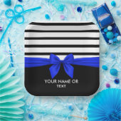 白黒パーソナライズされたストライプクリスマスブルーボウ ペーパープレート (パーティー)