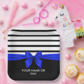 白黒パーソナライズされたストライプクリスマスブルーボウ ペーパープレート (パーティー)