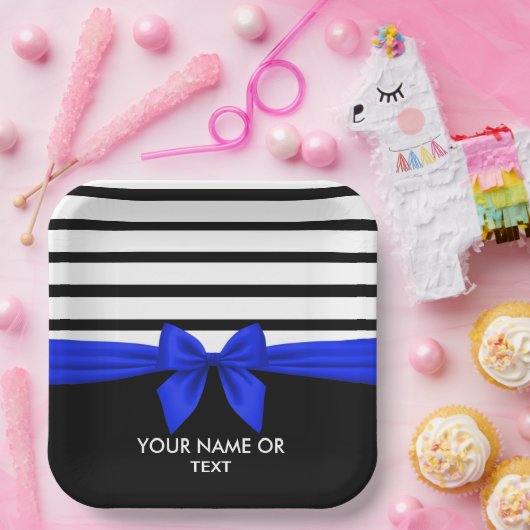 白黒パーソナライズされたストライプクリスマスブルーボウ ペーパープレート (パーティー)