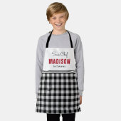 白黒パーソナライズされたバッファローのプレイドキッズ エプロン (着用した状態)