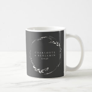 白黒パーソナライズされたフローラリースモノグラム コーヒーマグカップ