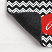 白黒パーソナライズされたモノグラムシェブロンZizzzzzag マウスパッド (コーナー)