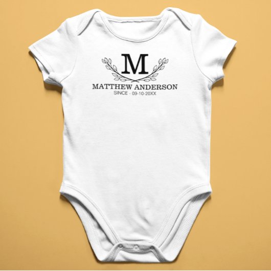 白黒パーソナライズされた名モノグラム年齢 ベビーボディスーツ