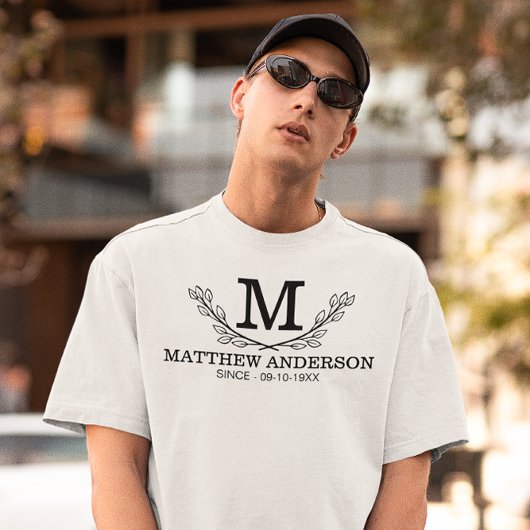 白黒パーソナライズされた名モノグラム年齢 Tシャツ