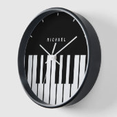 白黒ピアノキーボードモノグラム名 壁時計 (傾斜)