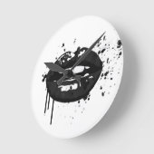 白黒ファッショングラマー唇イラストレーション ラウンド壁時計 (傾斜)