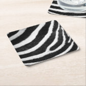 白黒フェイクな毛皮のストライプなシマウマのプリント スクエアペーパーコースター (アングル)